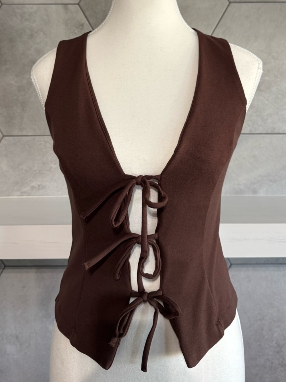 Good Luck Gem Brown Tie Front Knit Vest Stretch Top 🤎